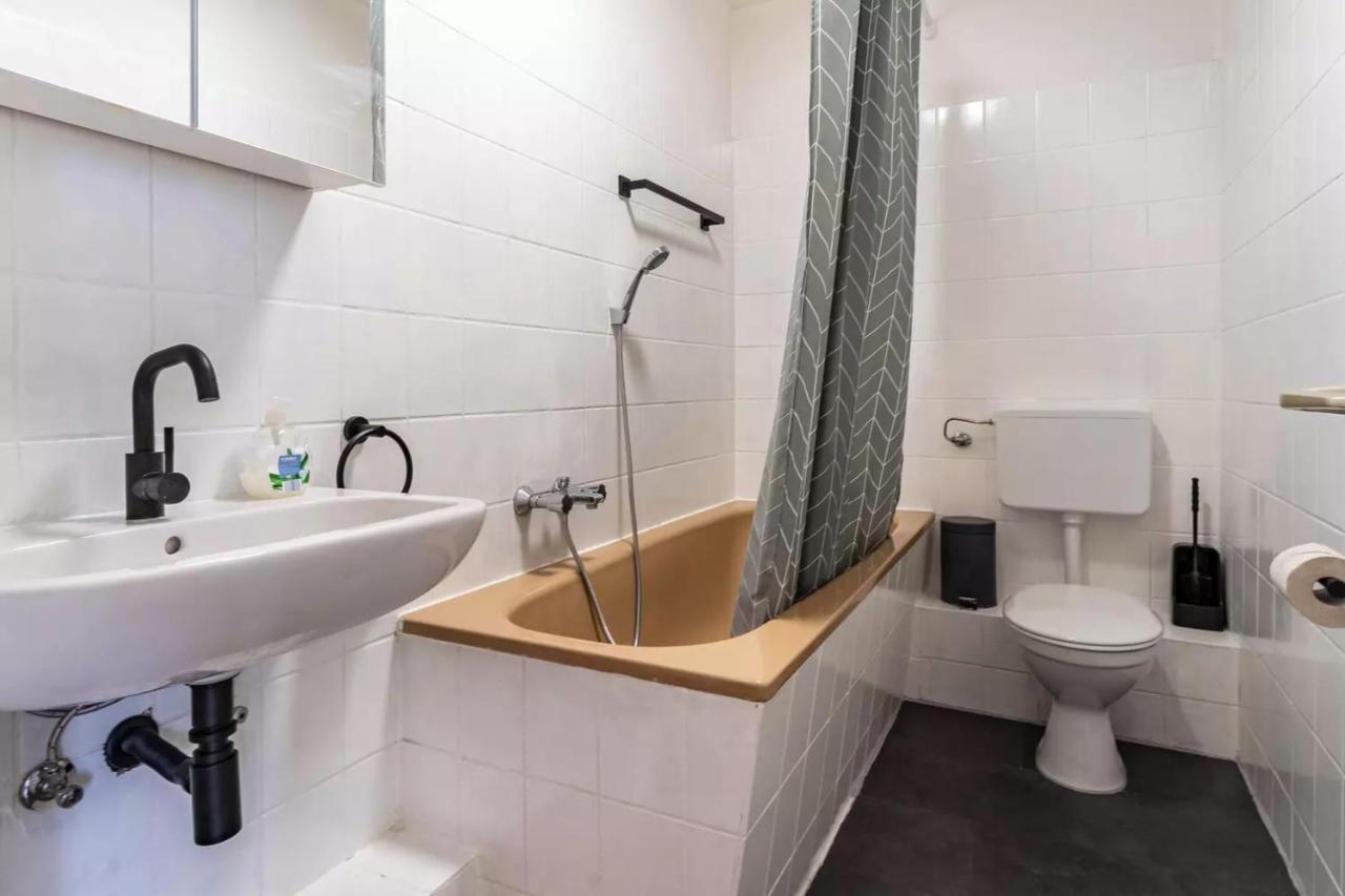 Next Home - Free Parking & Wifi - Badewanne Дуйсбург Екстериор снимка