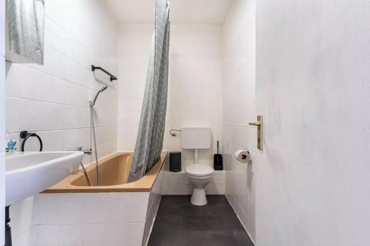 Next Home - Free Parking & Wifi - Badewanne Дуйсбург Екстериор снимка