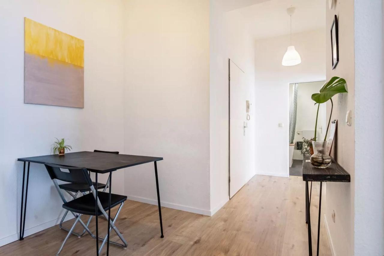 Next Home - Free Parking & Wifi - Badewanne Дуйсбург Екстериор снимка